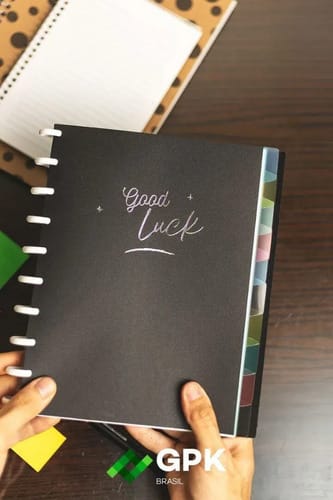 Caderno Colegial 50 Folhas Disco Capa PP com Estojo Régua e 10 Divisórias 18x24 cm Preto Romitec - Imagem 7